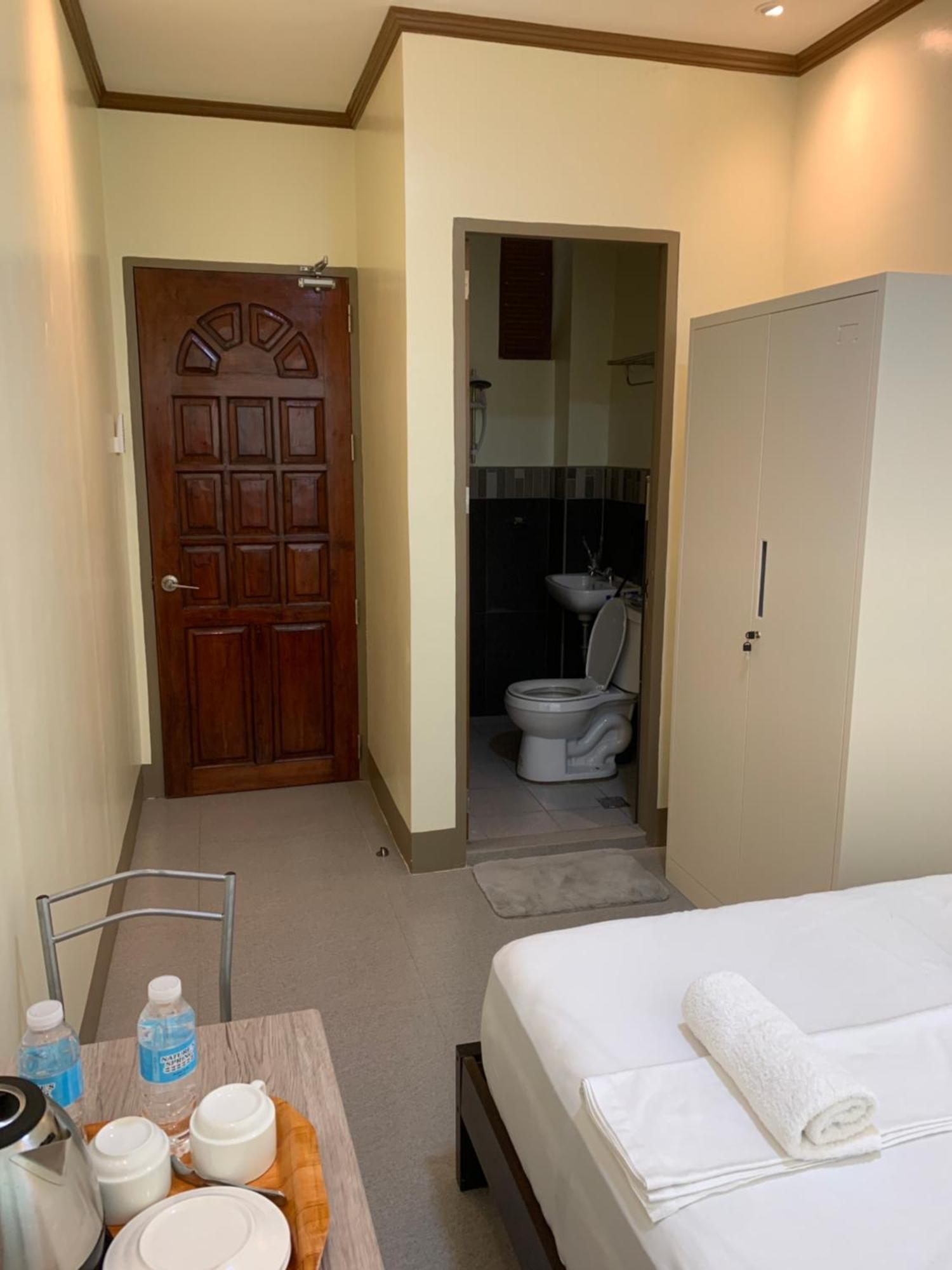Zl Travelers Inn Batuan Екстер'єр фото