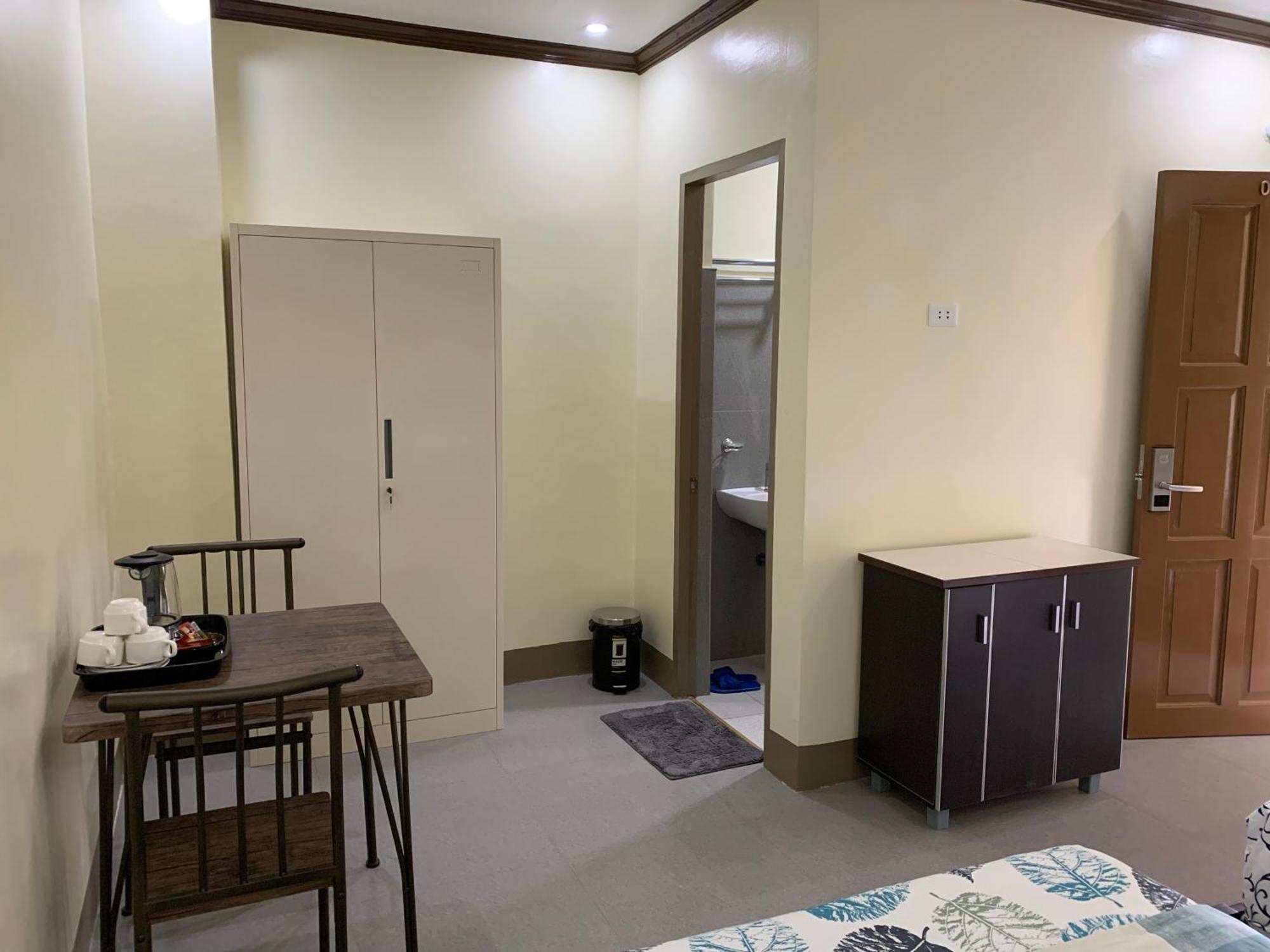 Zl Travelers Inn Batuan Екстер'єр фото