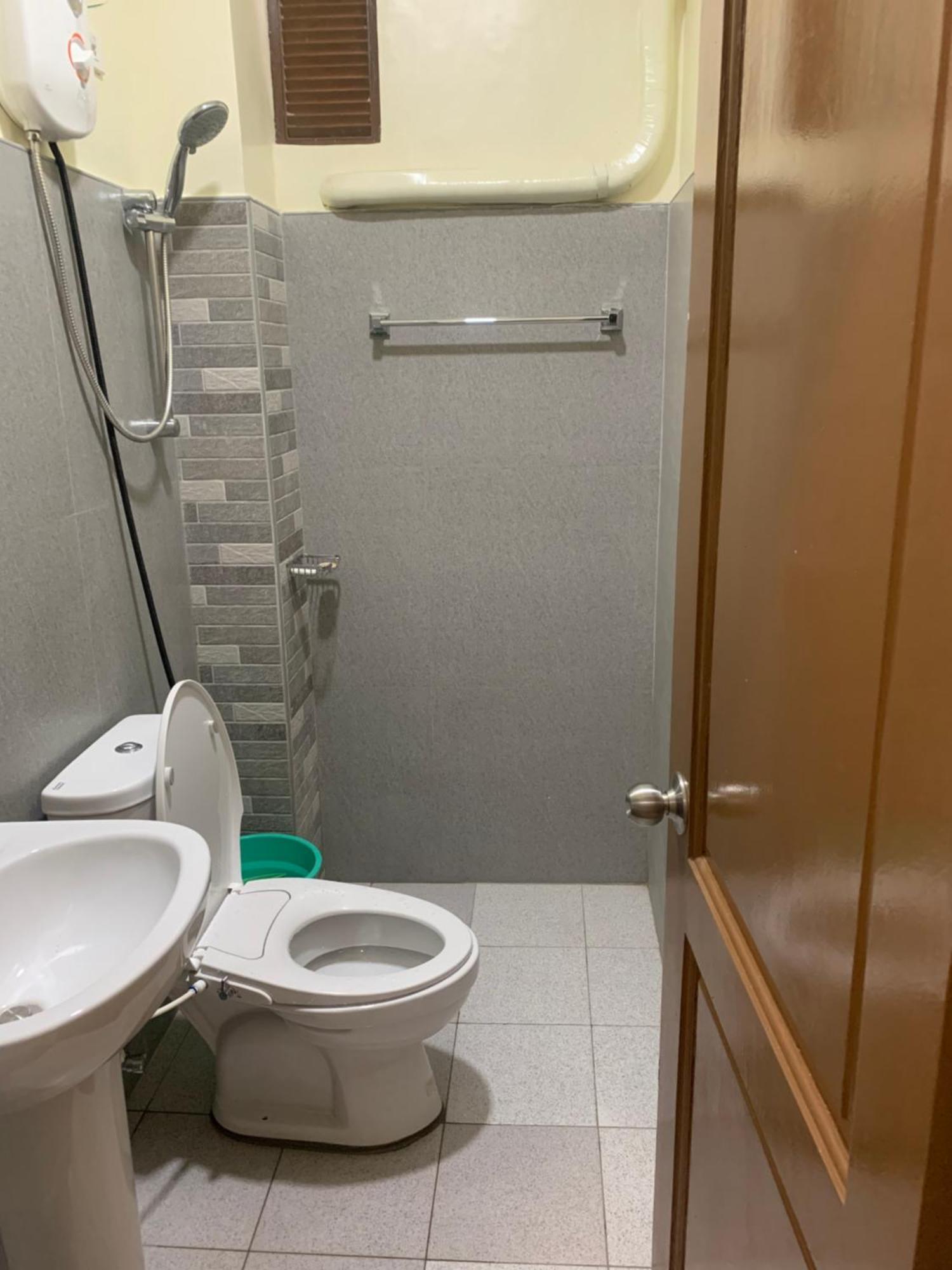 Zl Travelers Inn Batuan Екстер'єр фото